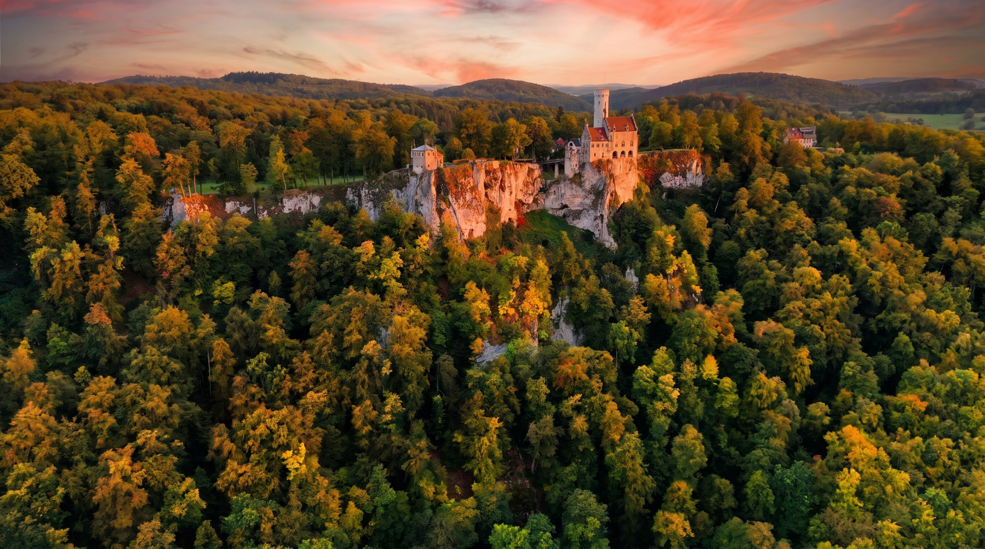 Schloss Lichtenstein bei Sonnenuntergang